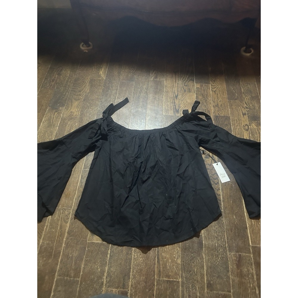 Active USA Cropped Black Womens Size Medium Off The Shoulders NWT‎ Wide Sleeves